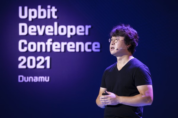 박재현 람다256 대표가 지난 9월 1일 온라인으로 열린 업비트 개발자 콘퍼런스(UDC) 2021에서 루니버스 2.0을 소개하고 있다. /사진=두나무 제공
