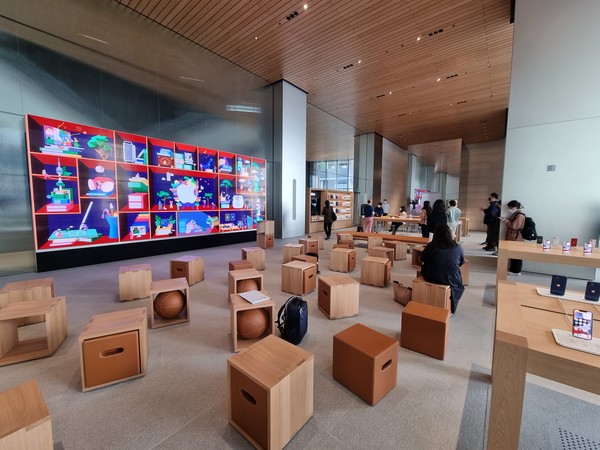 서울 중구 '센터포인트 명동' 건물에 위치한 '애플 명동' 2층 '포럼' 공간/사진=김가은 기자