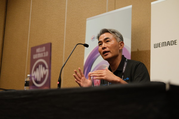 장현국 위메이드 대표가 지난 9월29일 싱가포르에서 열린 '토큰 2049' 현장에서 열린 기자간담회에 참석해 발언하고 있다. /사진=위메이드 제공