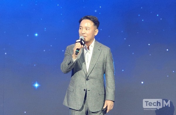 김택진 엔씨소프트 대표가 13일 부산 벡스코에서 개막한 '지스타 2025' 오프닝 세션에 참석해 기조연설을 하고 있다. / 사진=조성준 기자