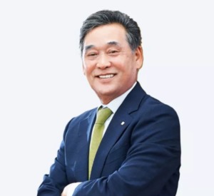 '합병' 대신 더 큰 판 짠다...'혁신가' 김기홍의 JB금융, 비은행·글로벌... - 뉴스 썸네일 이미지